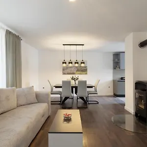 https://apartment-larissa.in-istria.net